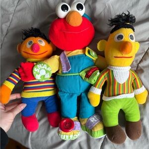Vintage Sesame Street Plush Set of 3
Tyco 1997 Buckle Elmo + Hasbro Softies